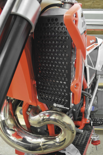 Enduro Engineering - Enduro Engineering Radiator Guard - 12-400