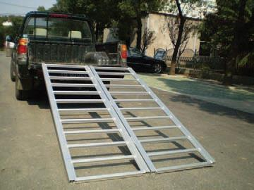 Automatic Distributors - Automatic Distributors 6ft. Aluminum Bi-Fold Ramp - AR16